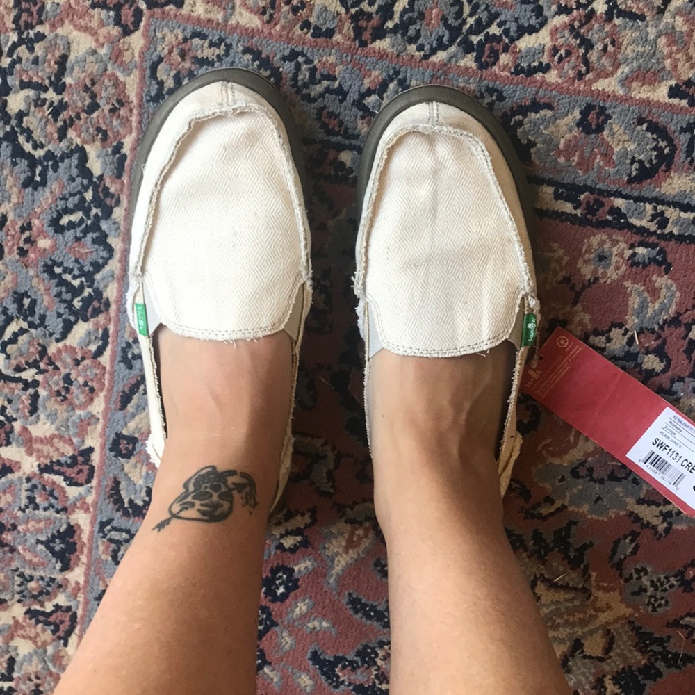 Sanuk Slip ons